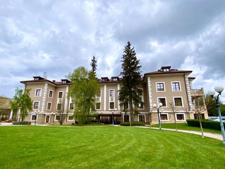 Midalidare Hotel & Spa Mogilovo Exteriör bild